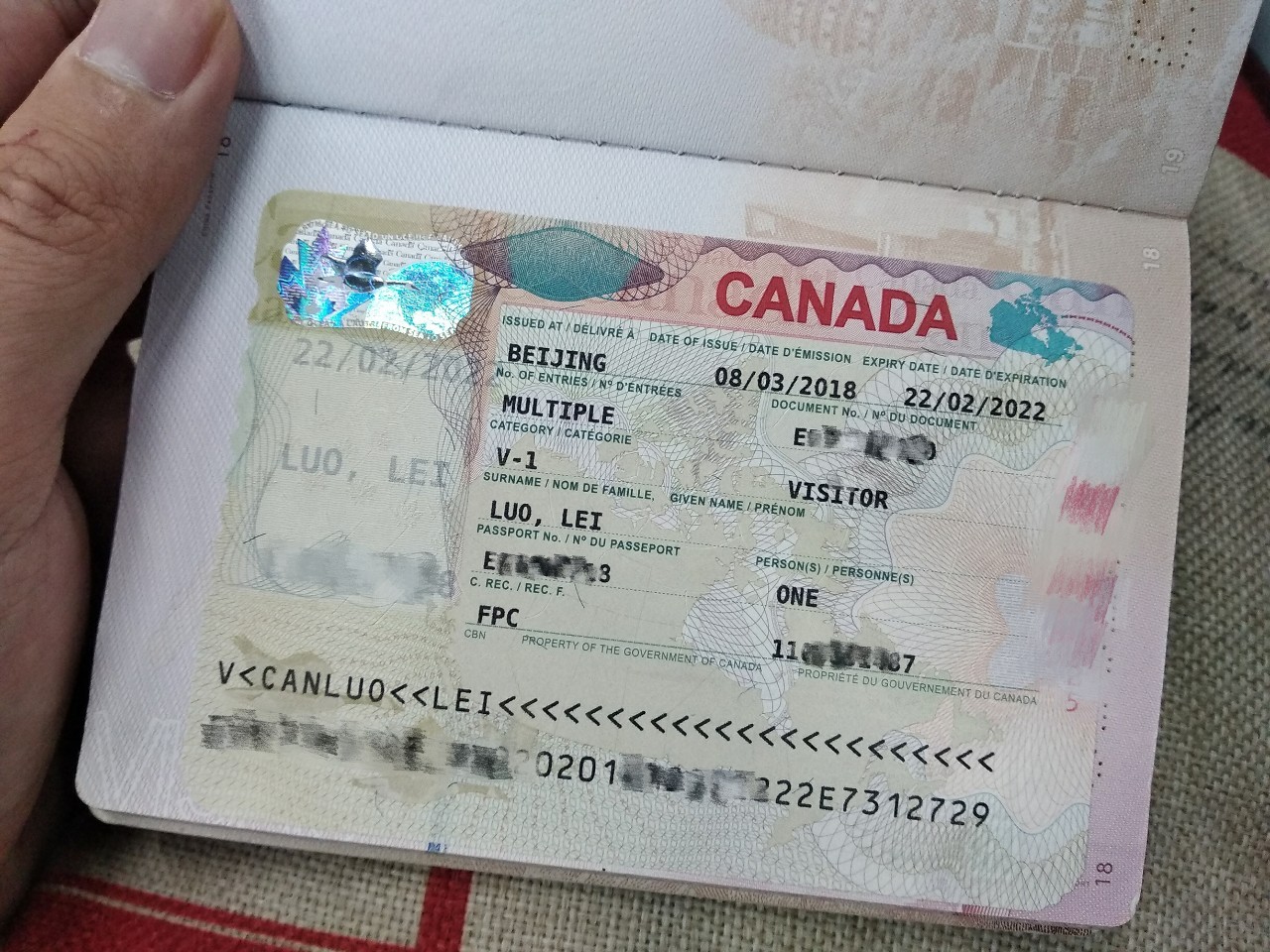 加拿大 | 我可能办了一个「假」的十年多次签证
